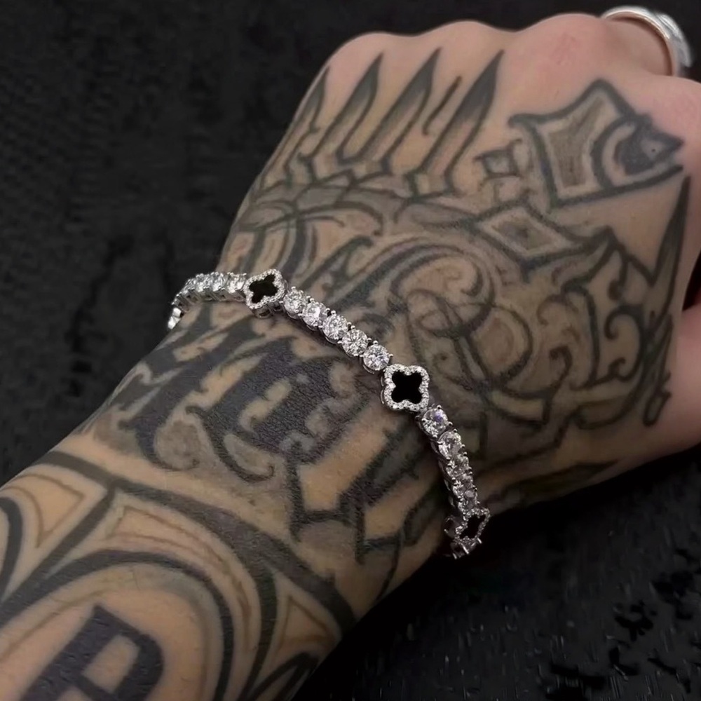 Black and silver clover bracelet 8inch - Picture 3 of 5